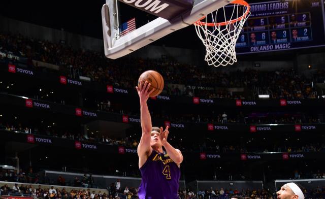 湖人遭绝杀，菜鸟仍有惊喜，第三球星就是他？