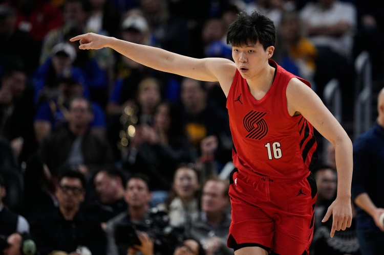 开云官网-拓记：杨瀚森半场毫不费力得到两双 空位上篮&amp;放篮可以做得更好