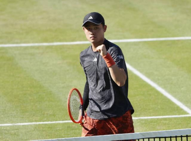 开云-把世界第七逼入决胜盘 吴易昺的草地表现又进步了