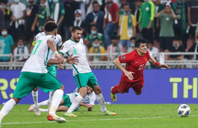 开云官网-新华社：国足球员都应被一视同仁 能者上庸者下